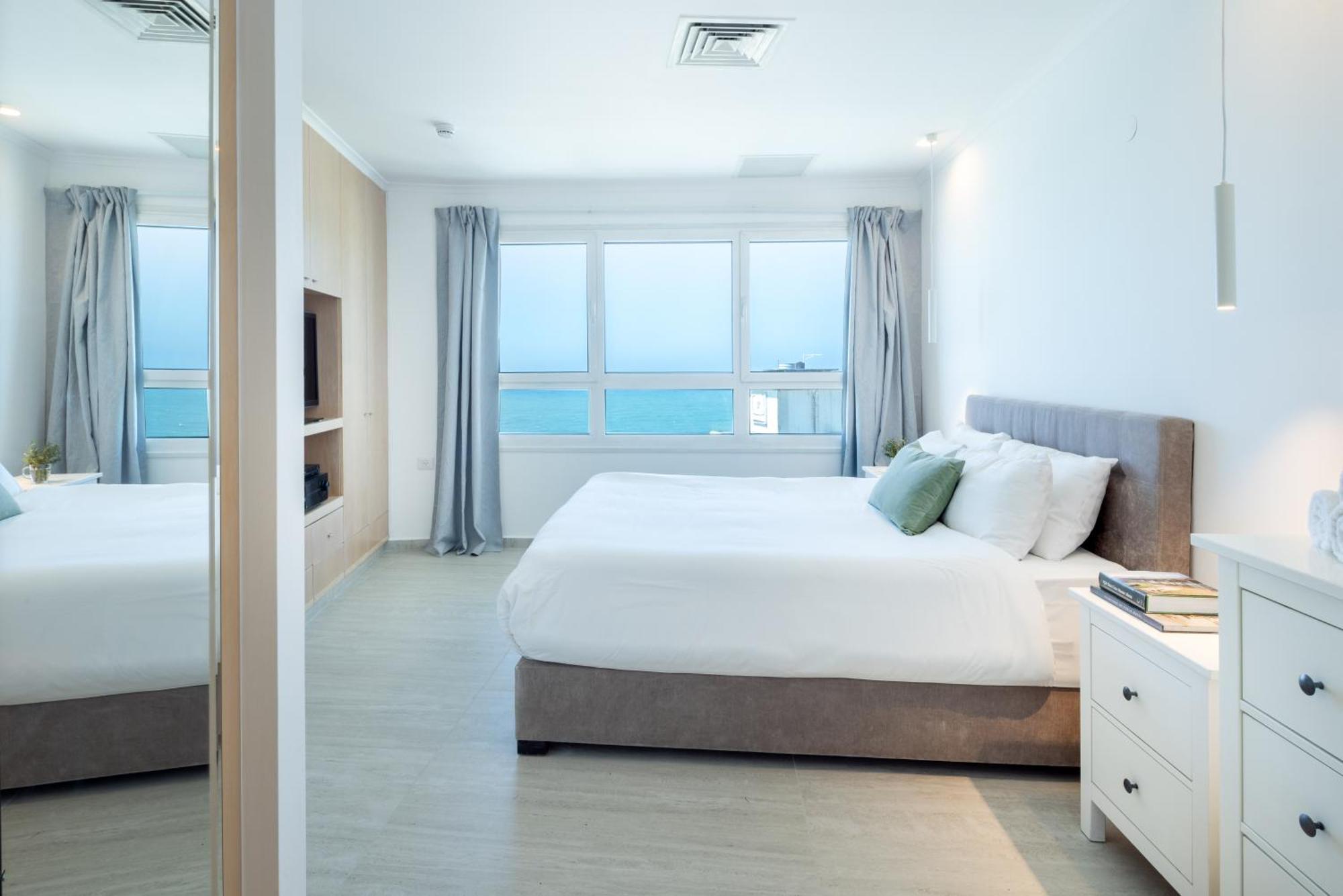 Superb Beachfront Apartments With Shelter By Sea N' Rent Tel Awiw Zewnętrze zdjęcie