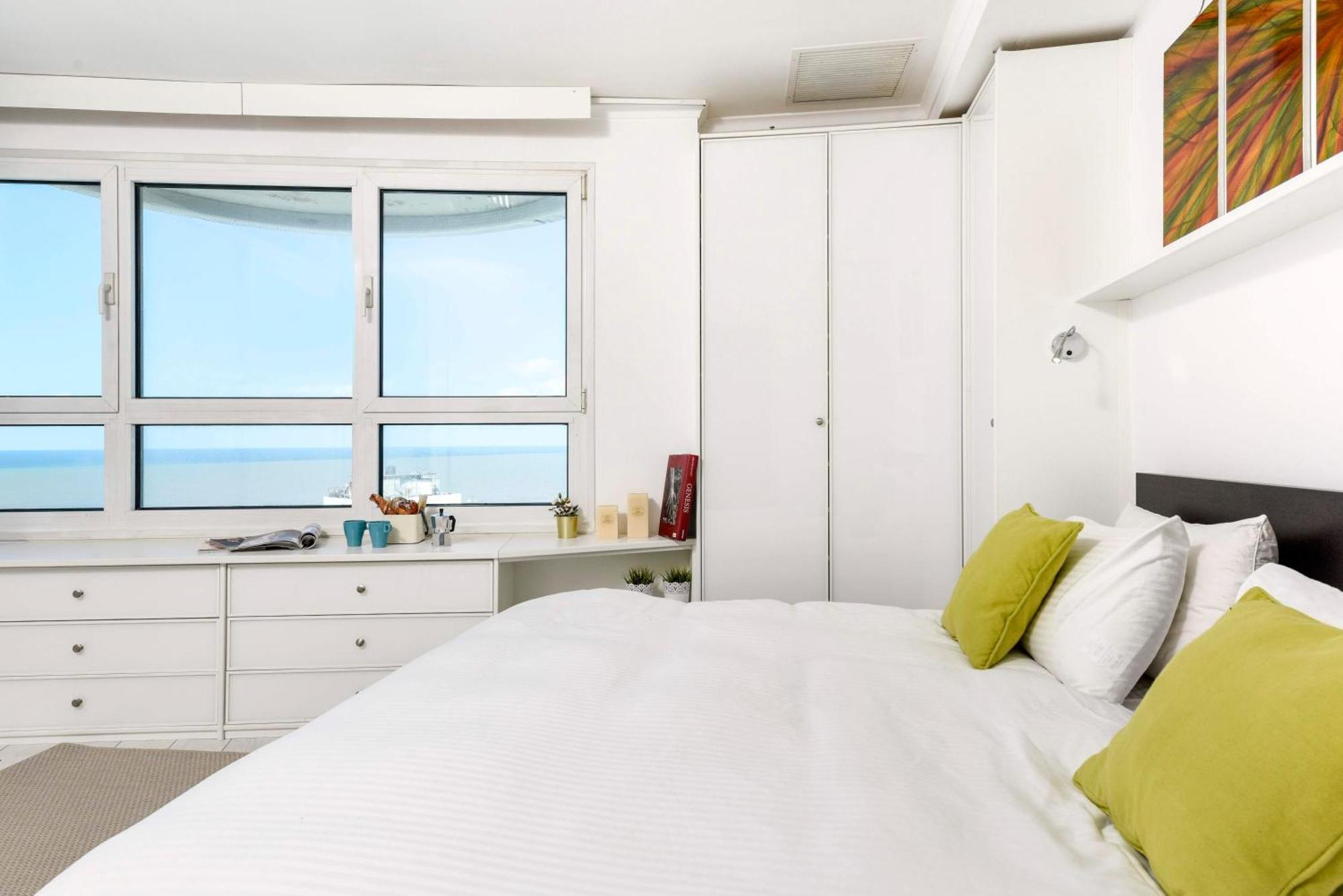 Superb Beachfront Apartments With Shelter By Sea N' Rent Tel Awiw Zewnętrze zdjęcie
